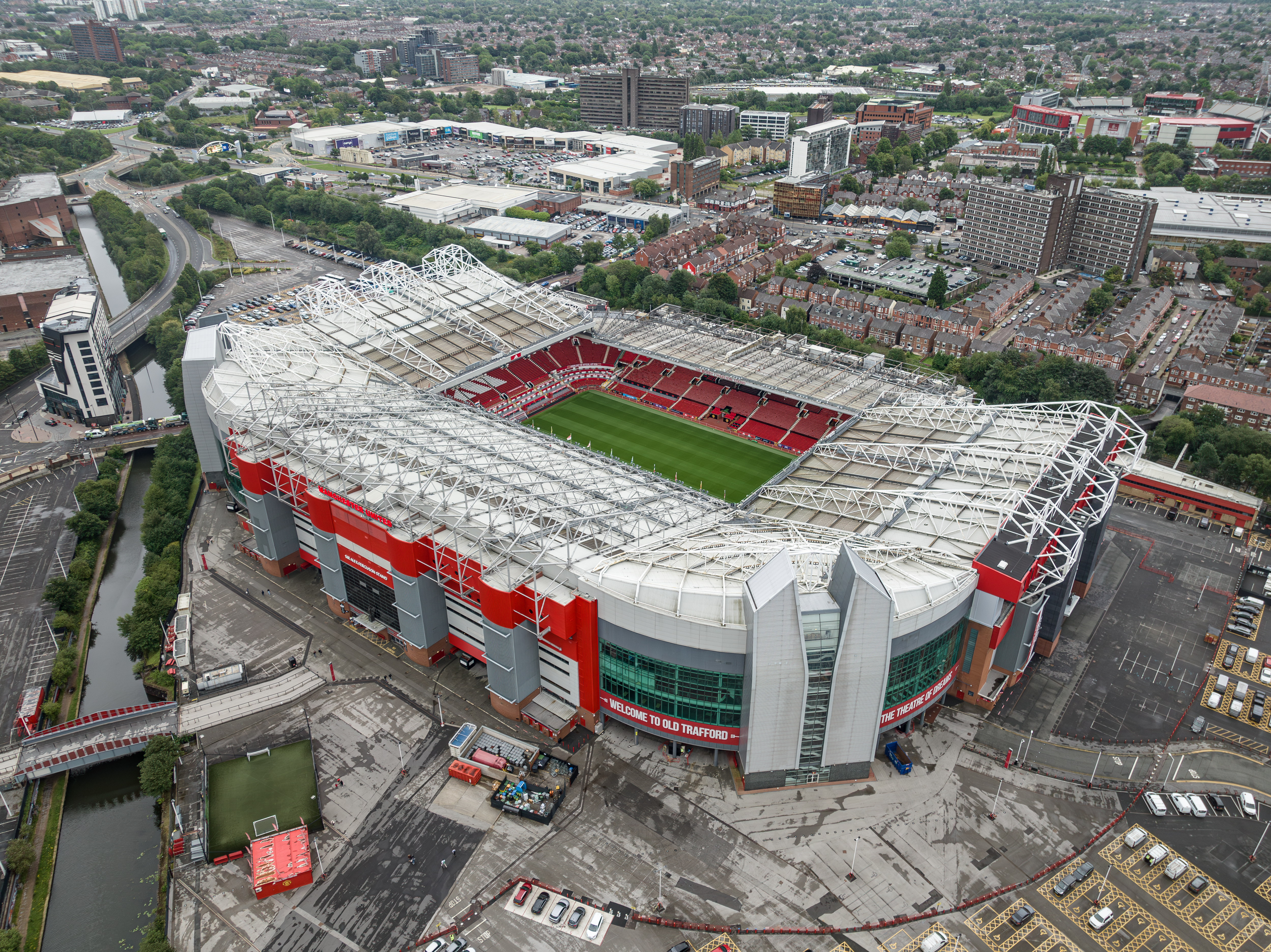 Manchester United - Carlos Baleba